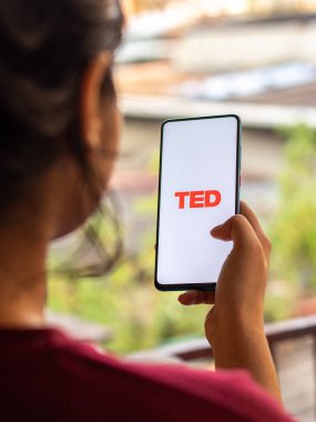 Assam, Hindistan - 15 Ağustos 2020: TEDTalk logosu ekranda.