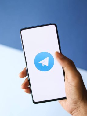 Assam, Hindistan - 27 Ağustos 2020: Telefon ekranı görüntüsünde telgraf logosu.