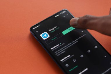 Assam, Hindistan - 27 Ağustos 2020: Telefon ekranı görüntüsünde telgraf logosu.