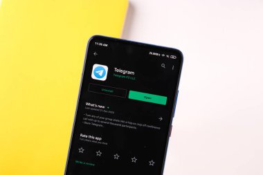 Assam, Hindistan - 27 Ağustos 2020: Telefon ekranı görüntüsünde telgraf logosu.