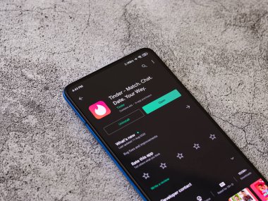 Assam, Hindistan - 20 Mayıs 2020: Tinder, bir flört uygulaması.