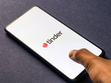 Assam, Hindistan - 20 Mayıs 2020: Tinder, bir flört uygulaması.