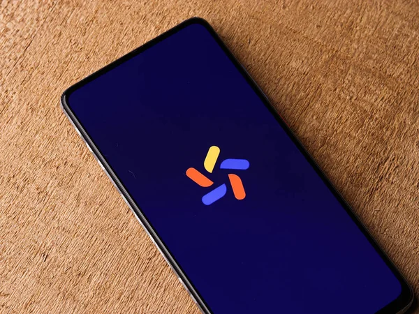 Assam, Hindistan - 29 Kasım 2020: Google Görev Arkadaşı logosu telefon ekranı görüntüsü.