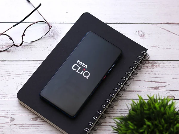 Assam, Hindistan - 9 Temmuz 2020: Tata cliq bir online alışveriş uygulaması.