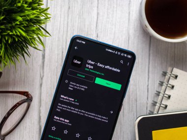 Assam, Hindistan - 23 Mayıs 2020: Uber uygulaması. Dünya çapında bir taksi kiralama uygulaması..