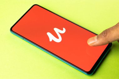 Assam, Hindistan - 19 Nisan 2021: Telefon ekranında Udemy logosu.