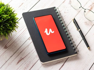 Assam, Hindistan - 19 Nisan 2021: Telefon ekranında Udemy logosu.