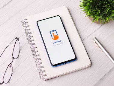 Assam, Hindistan - 10 Mart 2021: Telefon ekranında UMANG uygulama logosu.