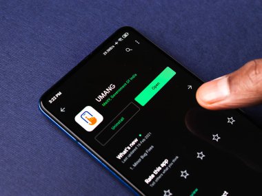 Assam, Hindistan - 10 Mart 2021: Telefon ekranında UMANG uygulama logosu.