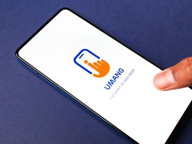 Assam, Hindistan - 10 Mart 2021: Telefon ekranında UMANG uygulama logosu.