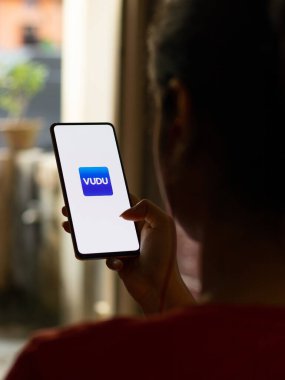 Assam, Hindistan - 29 Ekim 2020: Vudu logosu telefon ekranı görüntüsü.