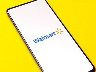 Assam, Hindistan - 15 Ocak 2020: Telefon ekranında Walmart logosu.
