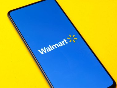 Assam, Hindistan - 15 Ocak 2020: Telefon ekranında Walmart logosu.