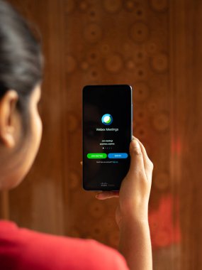 Assam, Hindistan - 10 Mart 2021 Webex Toplantılar logosu telefon ekranı görüntüsü.