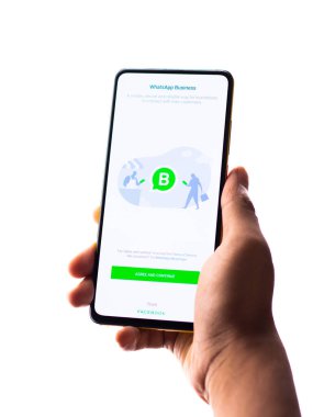 Assam, Hindistan - 29 Ekim 2020: Telefon ekranında Whatsapp iş logosu.