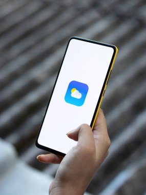 Assam, Hindistan - 29 Ekim 2020: Telefon ekranındaki logo.