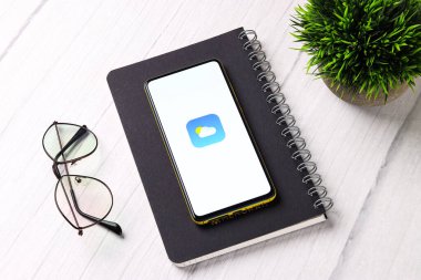 Assam, Hindistan - 29 Ekim 2020: Telefon ekranındaki logo.