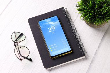 Assam, Hindistan - 29 Ekim 2020: Telefon ekranındaki logo.