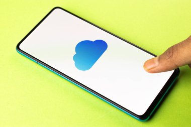 Assam, Hindistan - 29 Ekim 2020: Telefon ekranındaki logo.