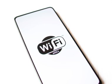 Assam, Hindistan - 15 Ocak 2020: Telefon ekranında Wifi logosu.