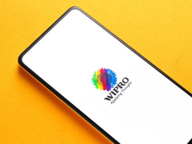 Assam, Hindistan - 24 Eylül 2020: Wipro logosu telefon ekranı görüntüsü.