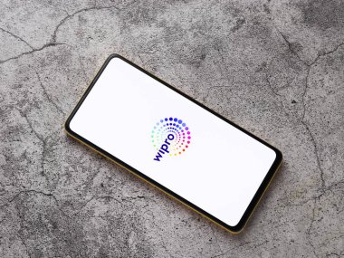 Assam, Hindistan - 24 Eylül 2020: Wipro logosu telefon ekranı görüntüsü.