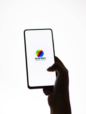 Assam, Hindistan - 24 Eylül 2020: Wipro logosu telefon ekranı görüntüsü.