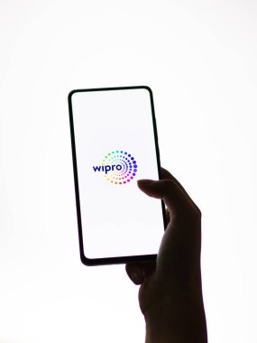 Assam, Hindistan - 24 Eylül 2020: Wipro logosu telefon ekranı görüntüsü.