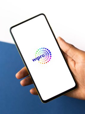 Assam, Hindistan - 24 Eylül 2020: Wipro logosu telefon ekranı görüntüsü.