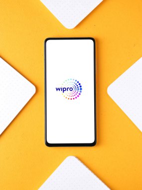Assam, Hindistan - 24 Eylül 2020: Wipro logosu telefon ekranı görüntüsü.