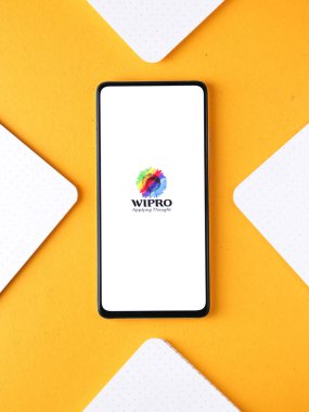 Assam, Hindistan - 24 Eylül 2020: Wipro logosu telefon ekranı görüntüsü.