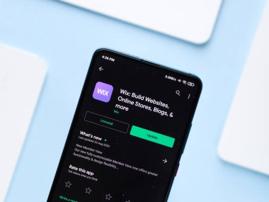 Assam, Hindistan - 6 Eylül 2020: Telefon ekranında Wix logosu.