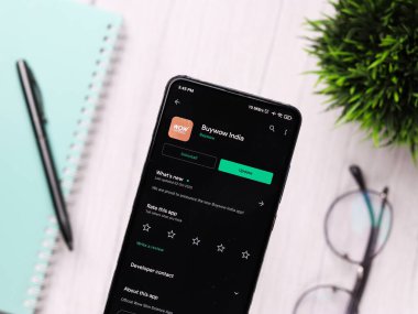 Assam, Hindistan - 29 Kasım 2020: Telefon ekranındaki logo.