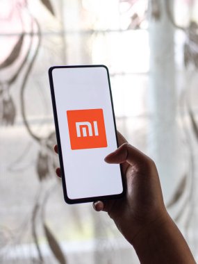 Assam, Hindistan - 9 Ağustos 2020 Xiaomi en büyük akıllı telefon üreticisi logosu.
