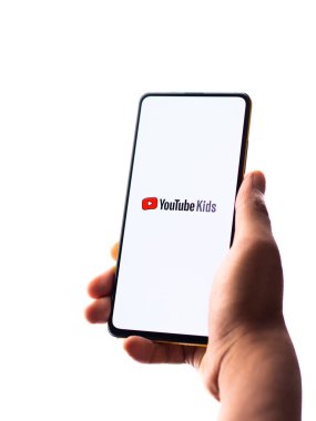 Assam, Hindistan - 29 Ekim 2020: Telefon ekranındaki Youtube çocuk logosu.