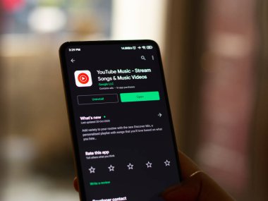 Assam, Hindistan - 29 Ekim 2020: Telefon ekranında müzik logosu.
