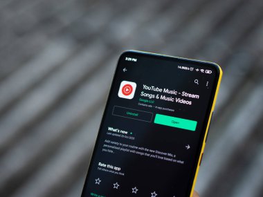 Assam, Hindistan - 29 Ekim 2020: Telefon ekranında müzik logosu.