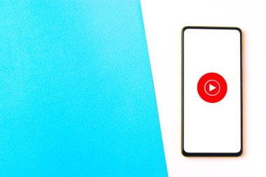 Assam, Hindistan - 29 Ekim 2020: Telefon ekranında müzik logosu.