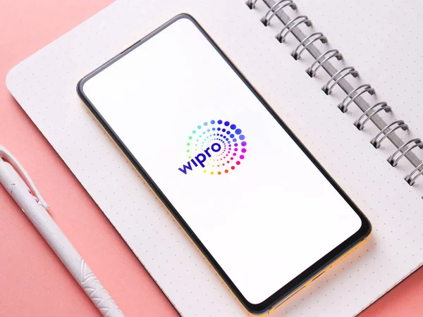 Assam, Hindistan - 24 Eylül 2020: Wipro logosu telefon ekranı görüntüsü.