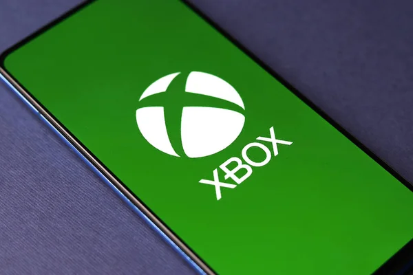 Assam, Hindistan - 20 Aralık 2020: Telefon ekranında Xbox logosu. 