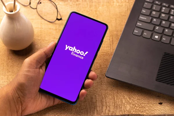 Assam Hindistan Nisan 2021 Telefon Ekranında Yahoo Finans Logosu — Stok fotoğraf