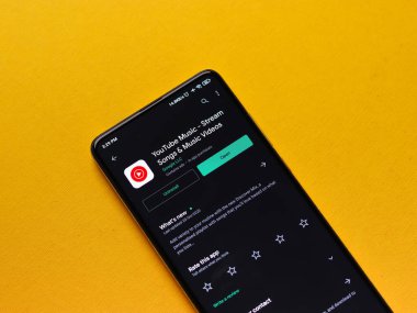 Assam, Hindistan - 29 Ekim 2020: Telefon ekranında müzik logosu.