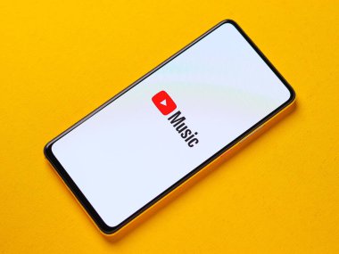 Assam, Hindistan - 29 Ekim 2020: Telefon ekranında müzik logosu.