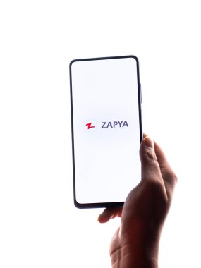 Assam, Hindistan - 10 Mart 2021: Telefon ekranı görüntüsünde Zapya logosu.