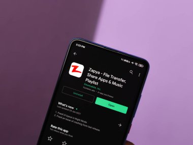 Assam, Hindistan - 10 Mart 2021: Telefon ekranı görüntüsünde Zapya logosu.