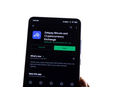 Assam, Hindistan - 10 Mart 2021: Zebpay logosu telefon ekranı görüntüsü.