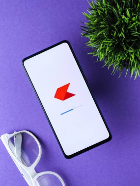 Batı Bangal, Hindistan - 28 Eylül 2021: Telefon ekranında Zerodha logosu.