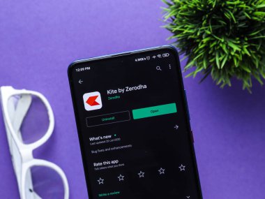 Batı Bangal, Hindistan - 28 Eylül 2021: Telefon ekranında Zerodha logosu.