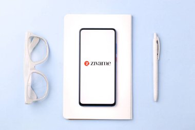Assam, Hindistan - 10 Nisan 2021: Zivame logosu telefon ekranı görüntüsü.