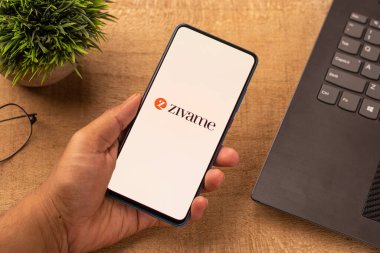 Assam, Hindistan - 10 Nisan 2021: Zivame logosu telefon ekranı görüntüsü.